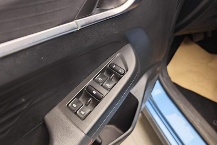 Used Geely Auto Vision X3 2021 PRO 1.5L CVT Deluxe Model Interior 9