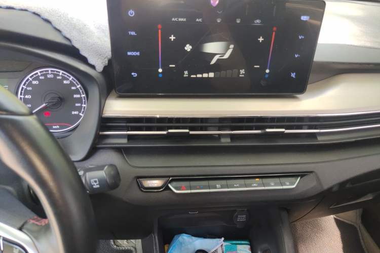 Used Geely Auto Vision X3 2021 PRO 1.5L CVT Deluxe Model Audio And AC Panel