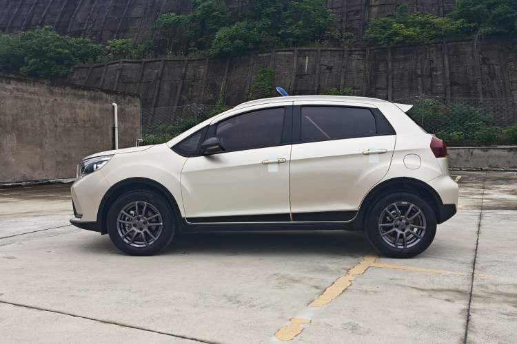 Used Geely Auto Vision X3 2021 PRO 1.5L CVT Deluxe Model Exterior 3