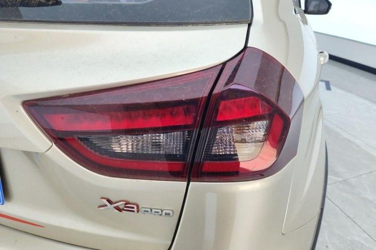 Used Geely Auto Vision X3 2021 PRO 1.5L CVT Deluxe Model Exterior 3