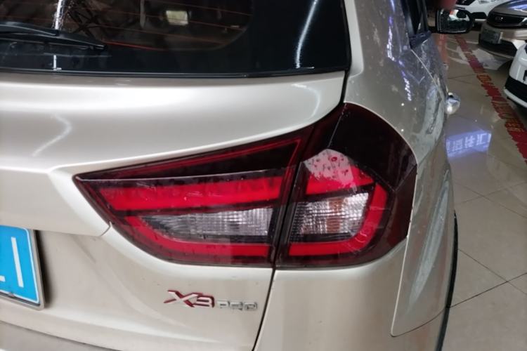 Used Geely Auto Vision X3 2021 PRO 1.5L CVT Deluxe Model Exterior 3