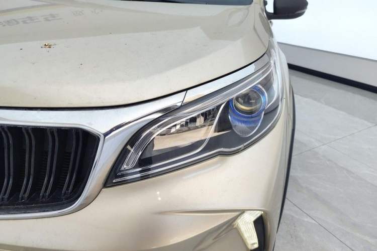 Used Geely Auto Vision X3 2021 PRO 1.5L CVT Deluxe Model Exterior 4