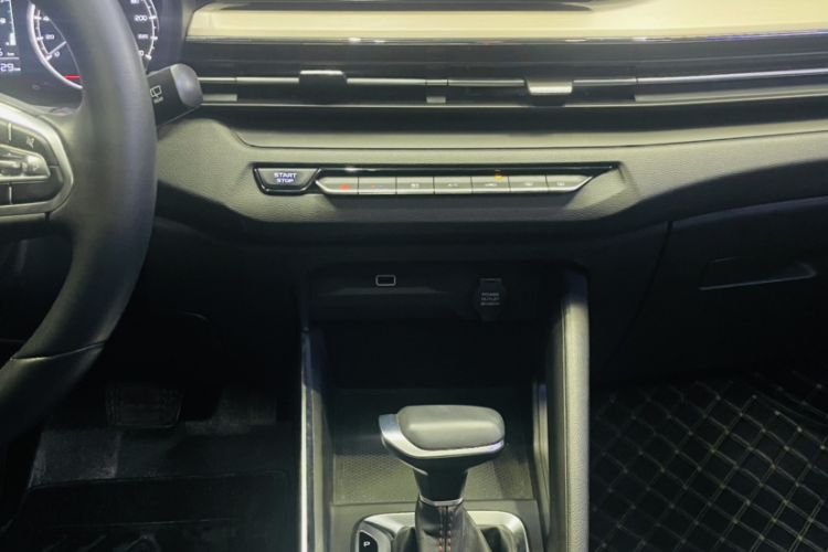 Used Geely Auto Vision X3 2021 PRO 1.5L CVT Deluxe Model Interior 2