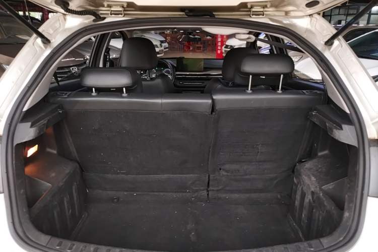 Used Geely Auto Vision X3 2021 PRO 1.5L CVT Deluxe Model Trunk