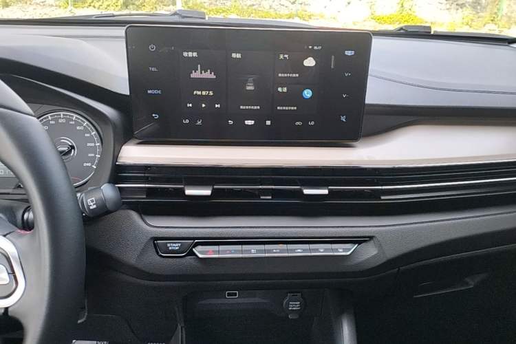 Used Geely Auto Vision X3 2021 PRO 1.5L CVT Deluxe Model Audio And AC Panel