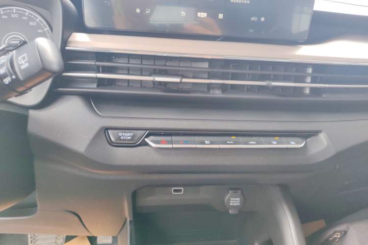Used Geely Auto Vision X3 2021 PRO 1.5L CVT Deluxe Model Audio And AC Panel