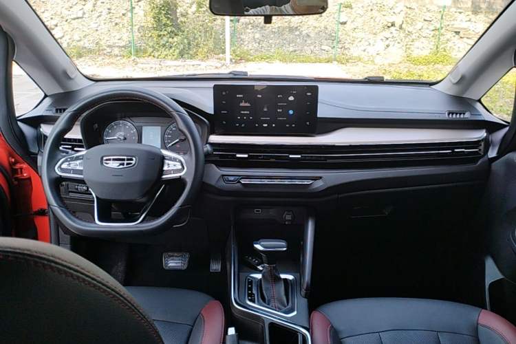 Used Geely Auto Vision X3 2021 PRO 1.5L CVT Deluxe Model Center Console