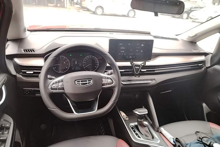Used Geely Auto Vision X3 2021 PRO 1.5L CVT Deluxe Model Center Console