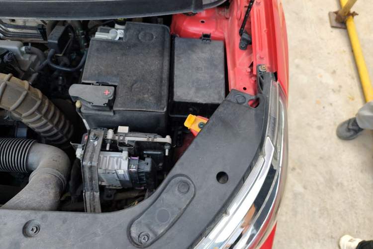 Used Geely Auto Vision X3 2021 PRO 1.5L CVT Deluxe Model Engine Bay Left