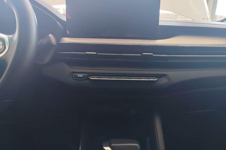 Used Geely Auto Vision X3 2021 PRO 1.5L CVT Deluxe Model Audio And AC Panel