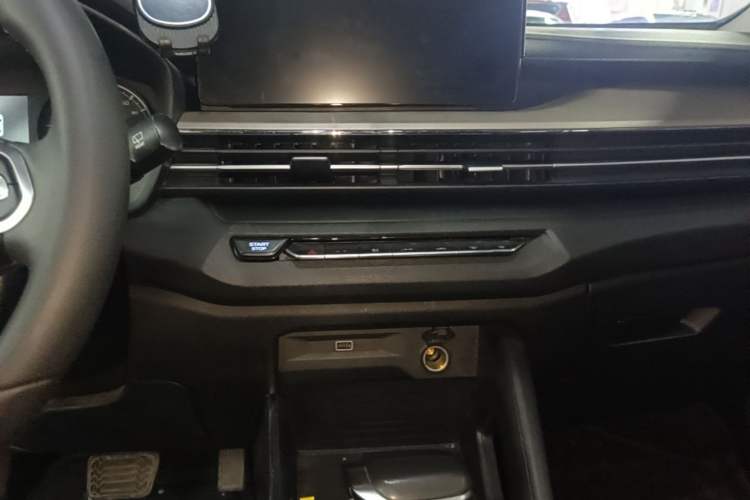 Used Geely Auto Vision X3 2021 PRO 1.5L CVT Deluxe Model Audio And AC Panel