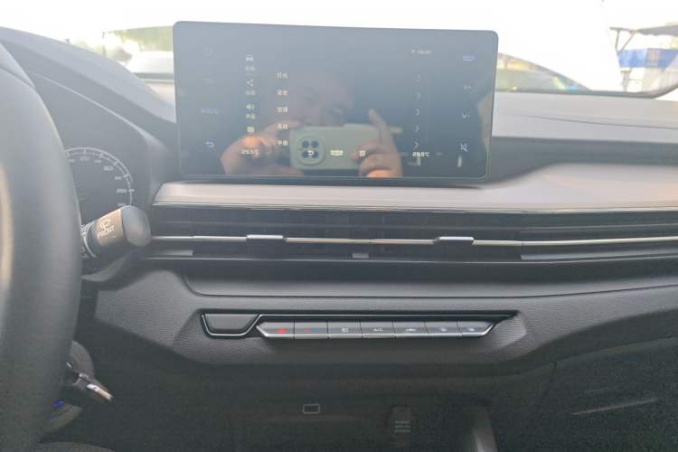 Used Geely Auto Vision X3 2021 PRO 1.5L Manual Elite Model Audio And AC Panel