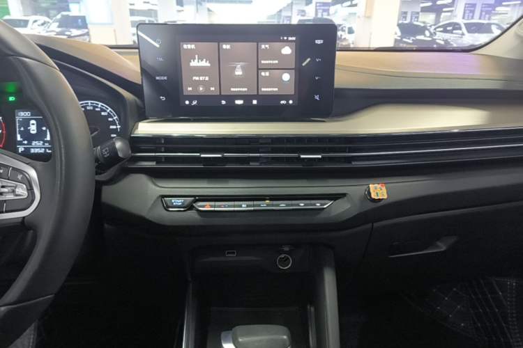 Used Geely Auto Vision X3 2021 PRO 1.5L CVT Deluxe Model Audio And AC Panel