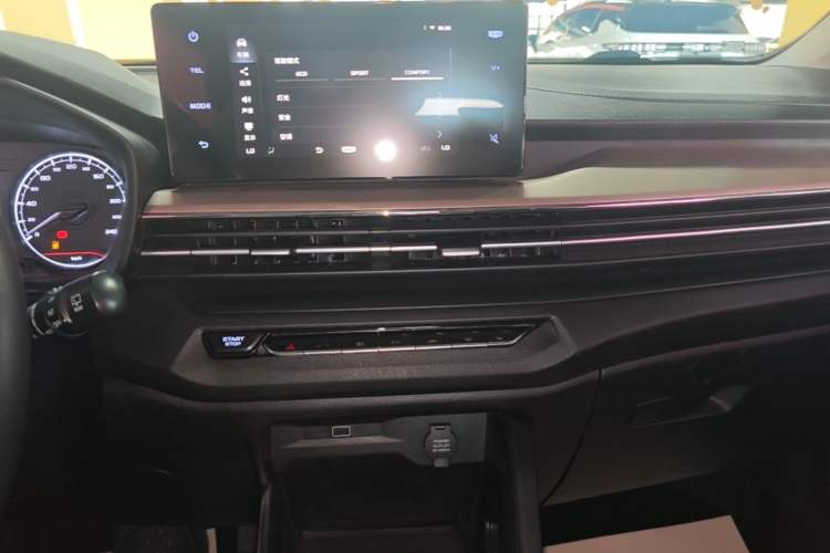 Used Geely Auto Vision X3 2021 PRO 1.5L CVT Deluxe Model Audio And AC Panel