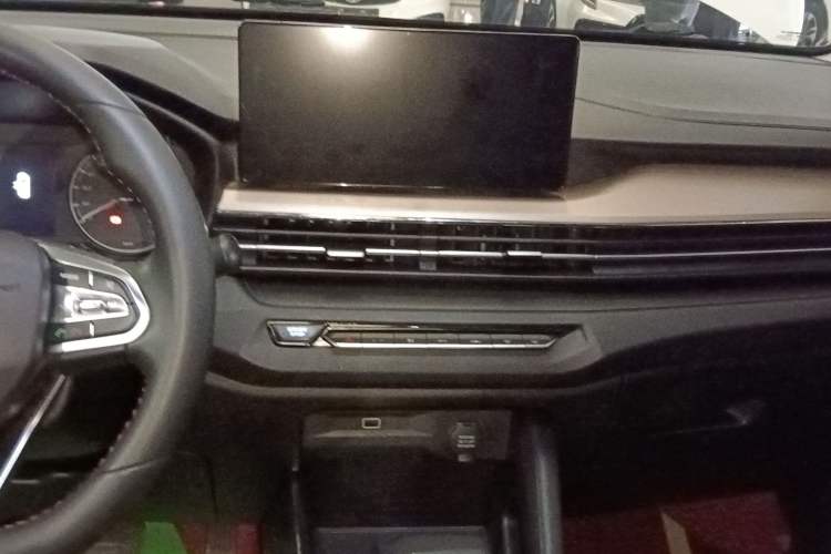 Used Geely Auto Vision X3 2021 PRO 1.5L CVT Deluxe Model Audio And AC Panel