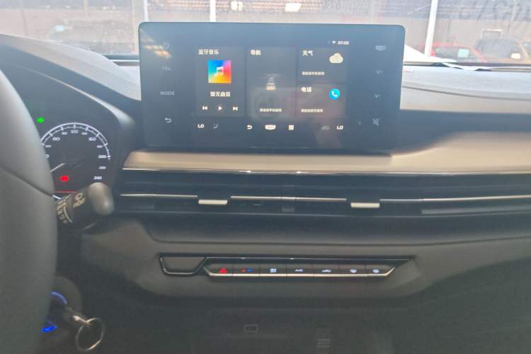 Used Geely Auto Vision X3 2021 PRO 1.5L Manual Elite Model Audio And AC Panel