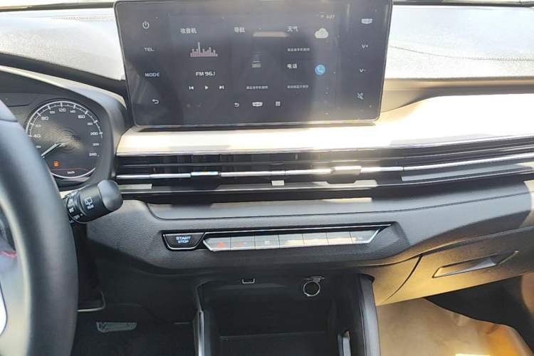 Used Geely Auto Vision X3 2021 PRO 1.5L CVT Deluxe Model Audio And AC Panel