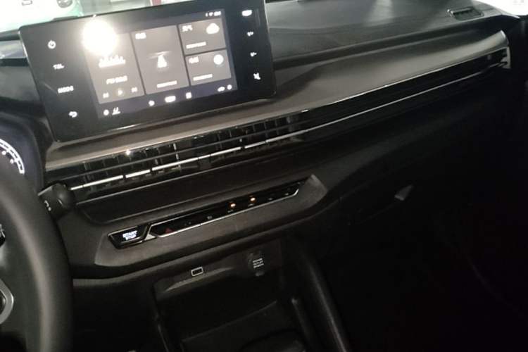 Used Geely Auto Vision X3 2021 PRO 1.5L CVT Deluxe Model Audio And AC Panel