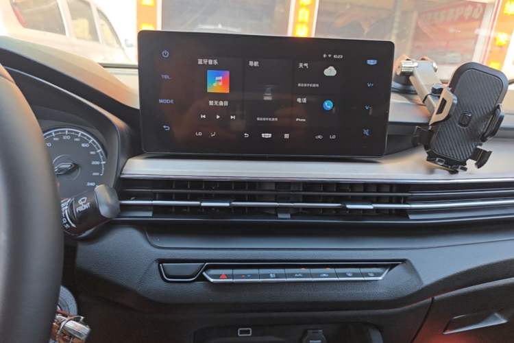 Used Geely Auto Vision X3 2021 PRO 1.5L Manual Elite Model Audio And AC Panel