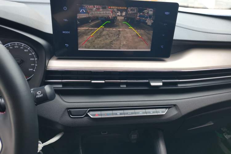 Used Geely Auto Vision X3 2021 PRO 1.5L Manual Elite Model Audio And AC Panel