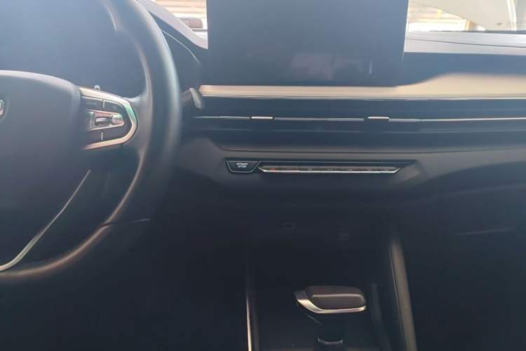 Used Geely Auto Vision X3 2021 PRO 1.5L CVT Deluxe Model Center Console