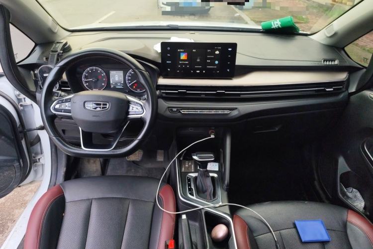 Used Geely Auto Vision X3 2021 PRO 1.5L CVT Deluxe Model Center Console
