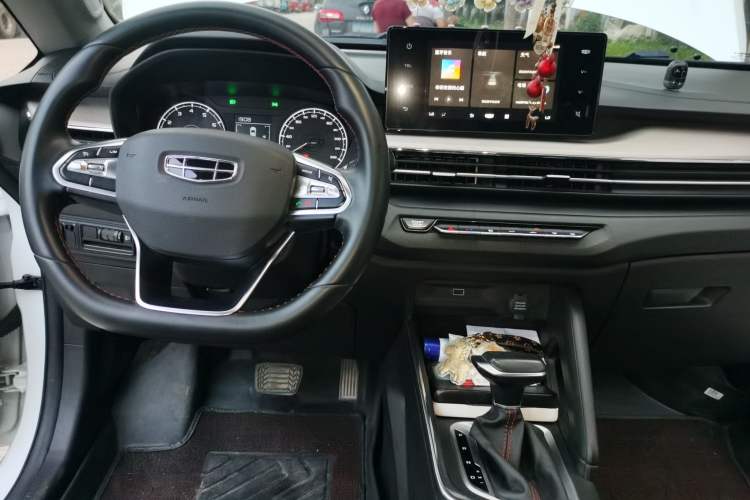 Used Geely Auto Vision X3 2021 PRO 1.5L CVT Deluxe Model Center Console