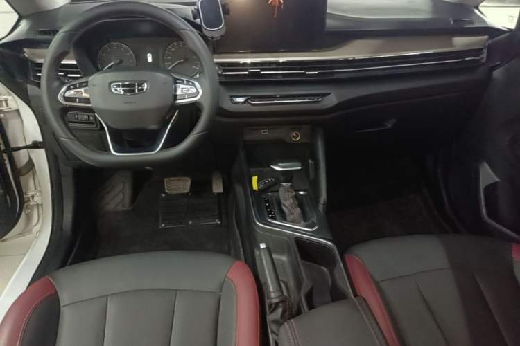 Used Geely Auto Vision X3 2021 PRO 1.5L CVT Deluxe Model Center Console
