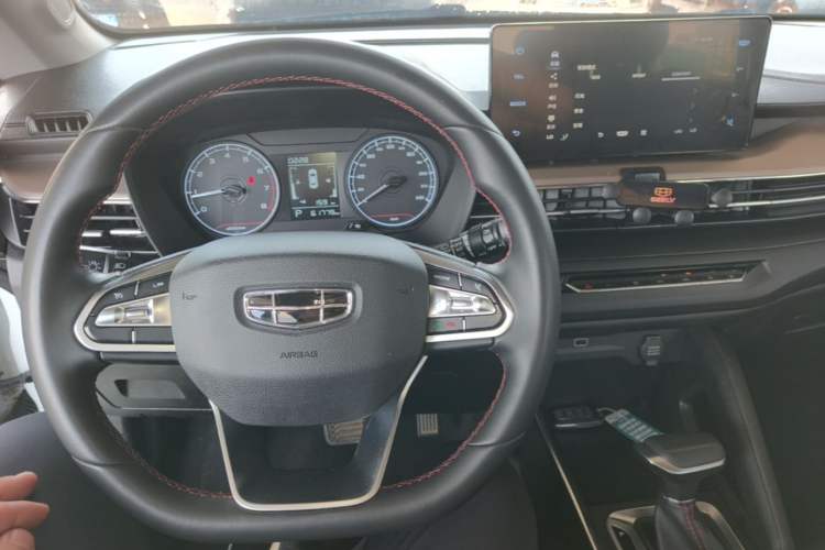Used Geely Auto Vision X3 2021 PRO 1.5L CVT Deluxe Model Center Console