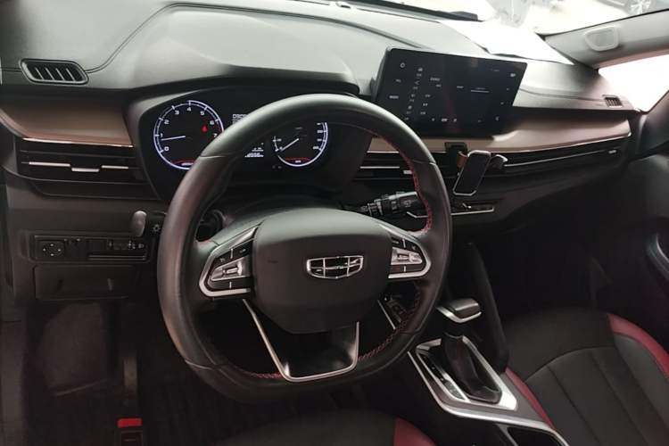 Used Geely Auto Vision X3 2021 PRO 1.5L CVT Deluxe Model Center Console
