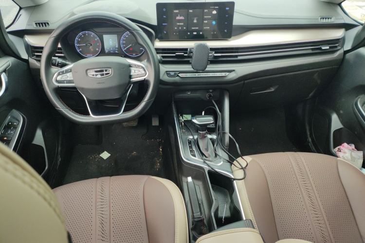 Used Geely Auto Vision X3 2021 PRO 1.5L CVT Deluxe Model Center Console