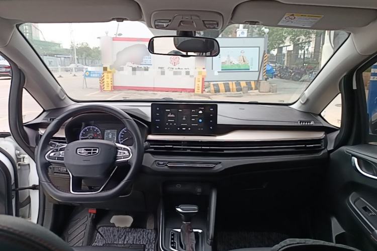 Used Geely Auto Vision X3 2021 PRO 1.5L CVT Deluxe Model Center Console