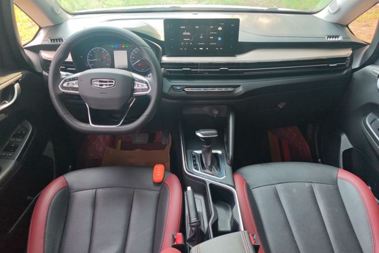 Used Geely Auto Vision X3 2021 PRO 1.5L CVT Deluxe Model Center Console