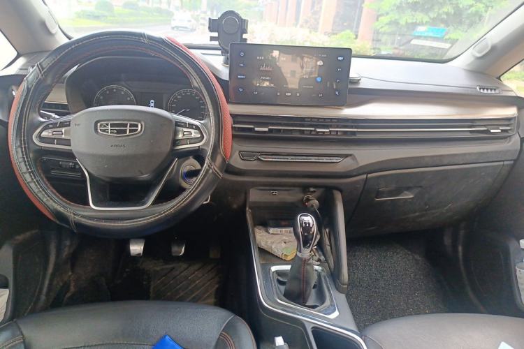 Used Geely Auto Vision X3 2021 PRO 1.5L Manual Elite Model Center Console