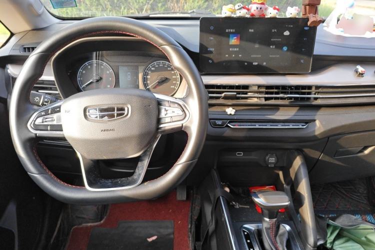 Used Geely Auto Vision X3 2021 PRO 1.5L CVT Deluxe Model Center Console