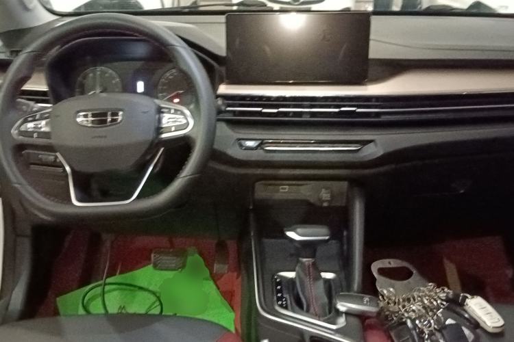 Used Geely Auto Vision X3 2021 PRO 1.5L CVT Deluxe Model Center Console