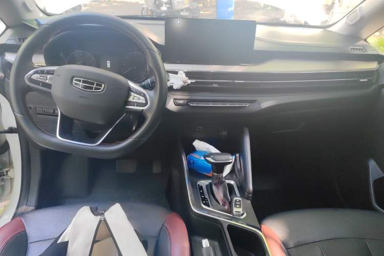 Used Geely Auto Vision X3 2021 PRO 1.5L CVT Deluxe Model Center Console