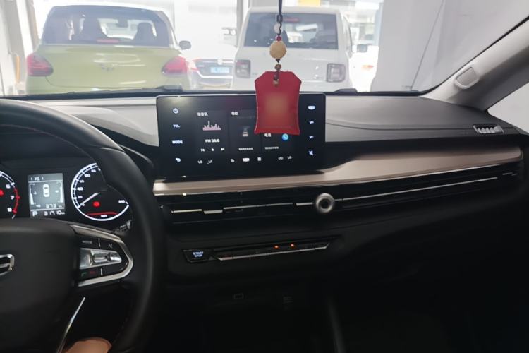 Used Geely Auto Vision X3 2021 PRO 1.5L CVT Deluxe Model Center Console