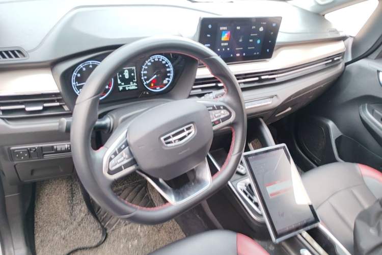 Used Geely Auto Vision X3 2021 PRO 1.5L CVT Deluxe Model Center Console