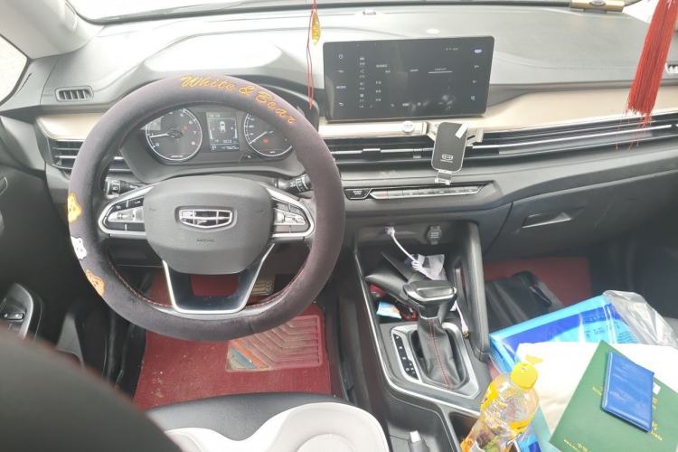 Used Geely Auto Vision X3 2021 PRO 1.5L CVT Deluxe Model Center Console