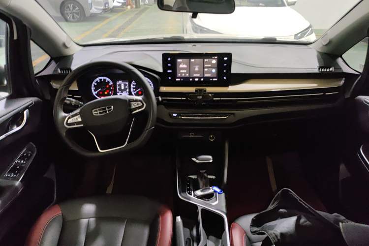 Used Geely Auto Vision X3 2021 PRO 1.5L CVT Deluxe Model Center Console