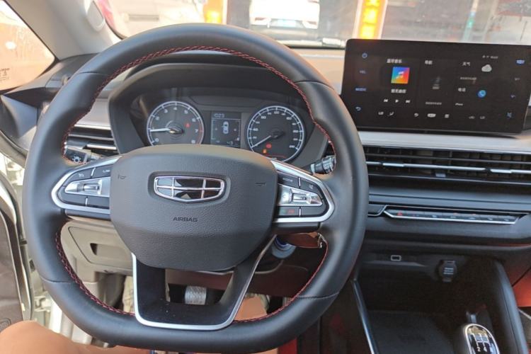 Used Geely Auto Vision X3 2021 PRO 1.5L Manual Elite Model Center Console