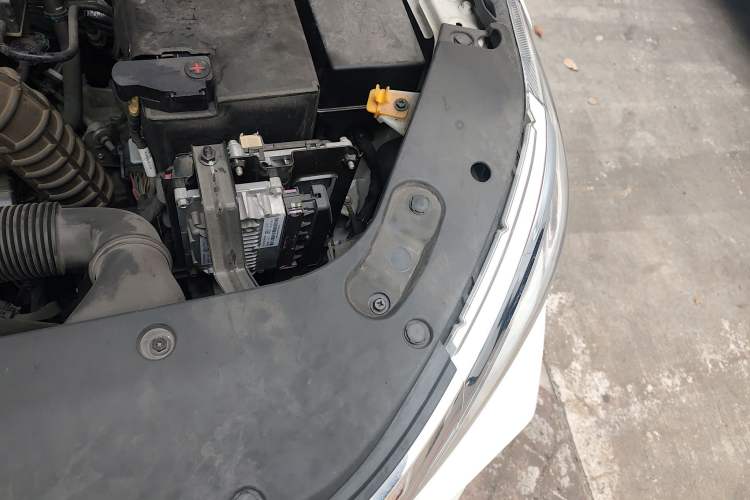 Used Geely Auto Vision X3 2021 PRO 1.5L CVT Deluxe Model Engine Bay Left