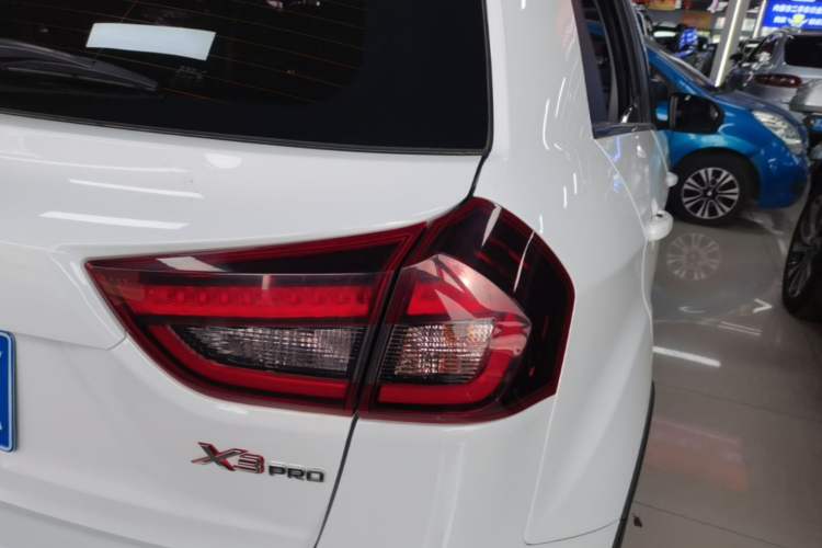 Used Geely Auto Vision X3 2021 PRO 1.5L CVT Deluxe Model Exterior 3