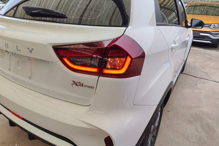 Used Geely Auto Vision X3 2021 PRO 1.5L CVT Deluxe Model Exterior 3