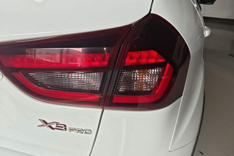 Used Geely Auto Vision X3 2021 PRO 1.5L CVT Deluxe Model Exterior 3