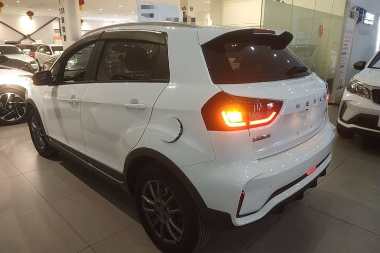 Used Geely Auto Vision X3 2021 PRO 1.5L CVT Deluxe Model Exterior 3