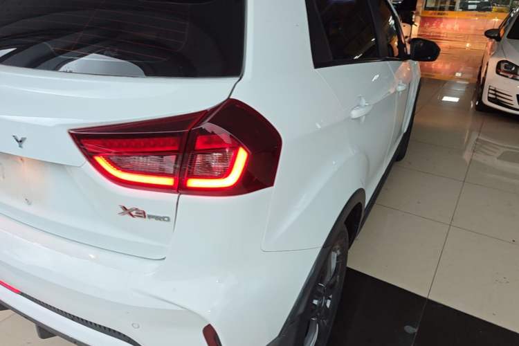 Used Geely Auto Vision X3 2021 PRO 1.5L Manual Elite Model Exterior 3