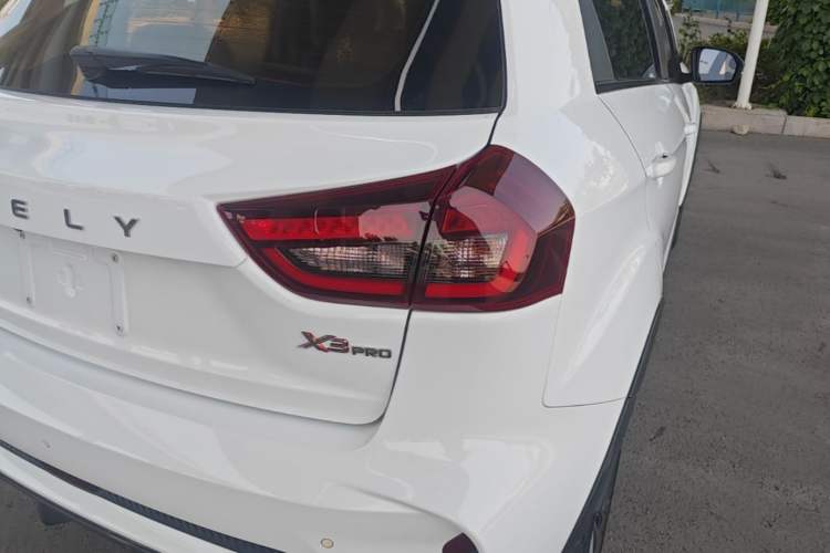 Used Geely Auto Vision X3 2021 PRO 1.5L CVT Deluxe Model Exterior 3