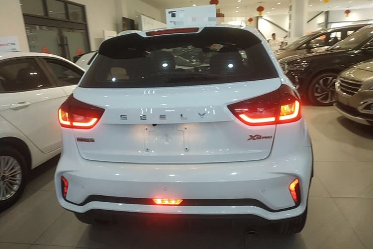 Used Geely Auto Vision X3 2021 PRO 1.5L CVT Deluxe Model Exterior 4